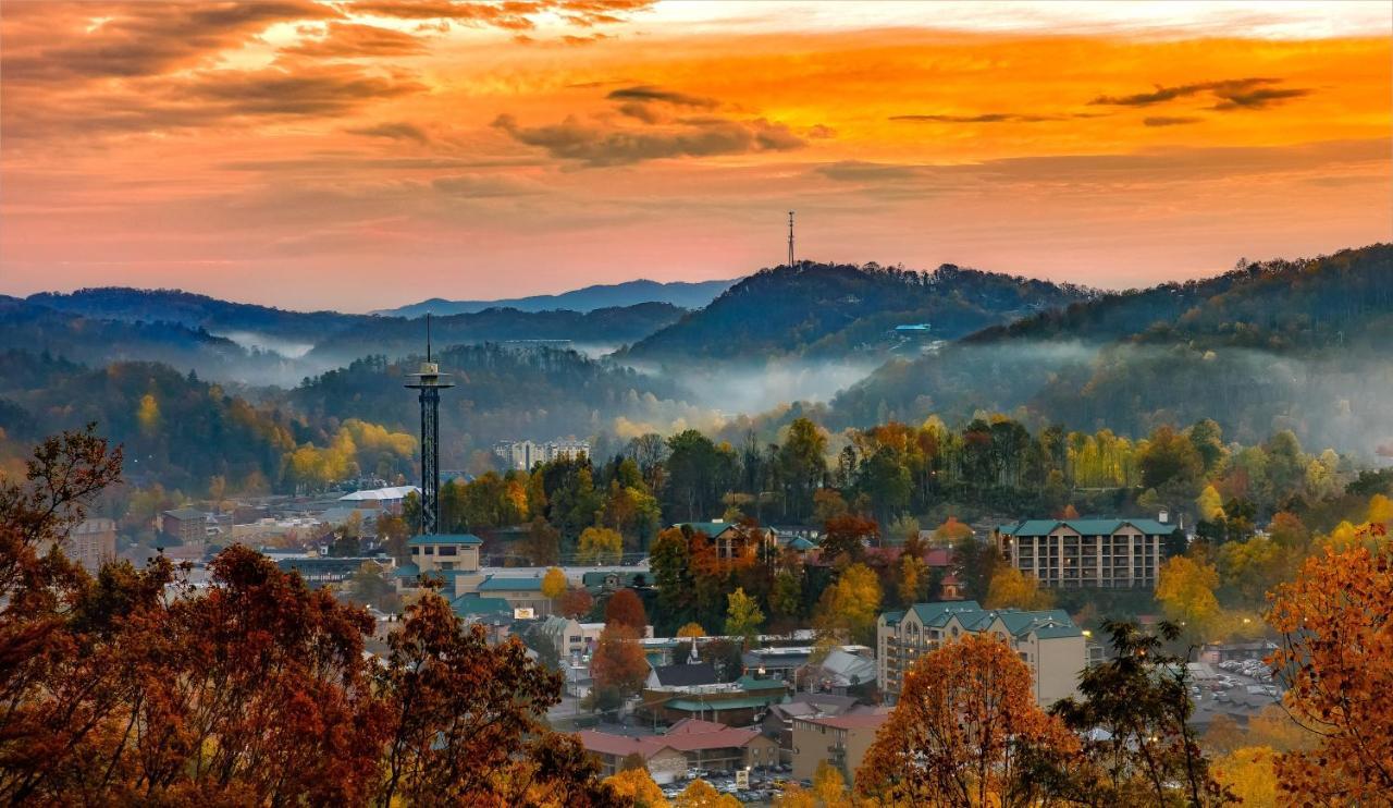 Above Ole Smokys Clouds Gatlinburg Exterior foto